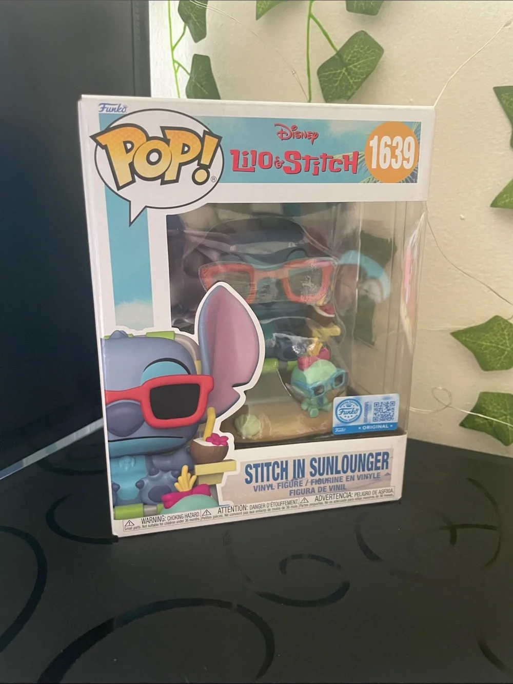 Funko Pop! Lilo & Stitch Stitch in Sunlounger - Blue with Red Sunglasses